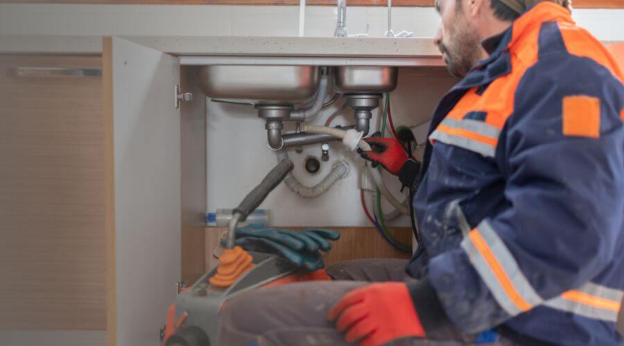 Professional water heater repair in Farina, IL
